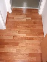 Verlegtes Parkett in Kirschbaum in einem Wohnraum